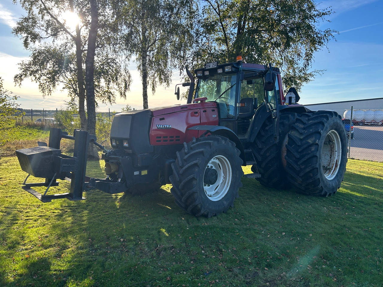 Valtra 8550 HiTech - Traktor: foto 1 Valtra 8550 HiTech - Traktor: foto 1