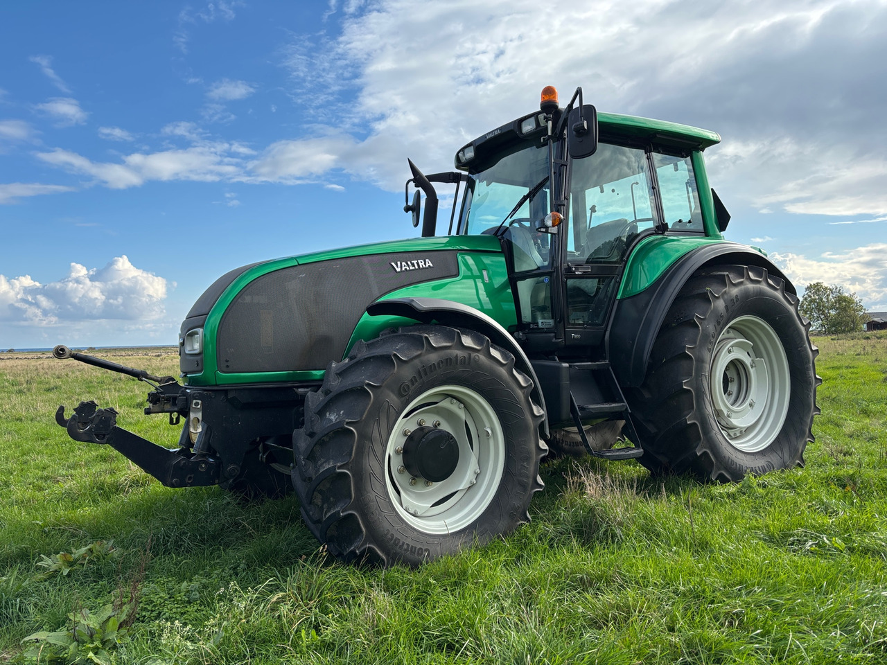 Valtra T150 - Traktor: foto 1 Valtra T150 - Traktor: foto 1