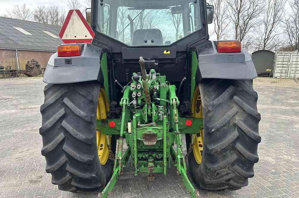 John Deere 6310, fronthef + pto - Traktor: foto 3 John Deere 6310, fronthef + pto - Traktor: foto 3