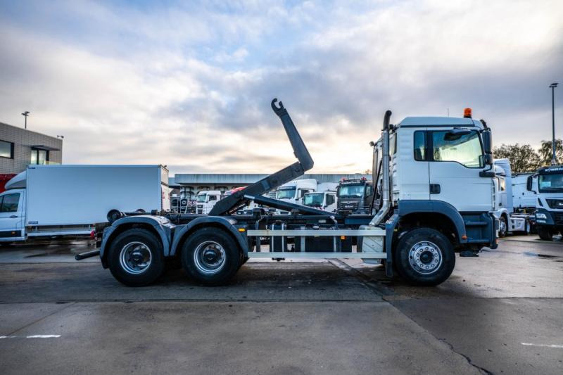 MAN TGA 33.360 BB - Kamion vetëngarkues: foto 3 MAN TGA 33.360 BB - Kamion vetëngarkues: foto 3