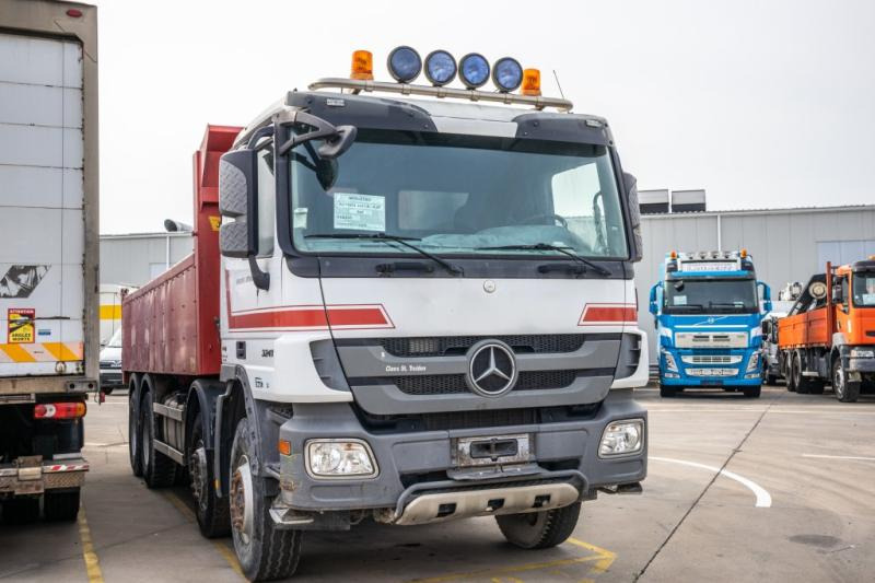 Mercedes ACTROS 3241 K -MP3-E5-Fire damage/dégâts du feu - Kamion vetëshkarkues: foto 2 Mercedes ACTROS 3241 K -MP3-E5-Fire damage/dégâts du feu - Kamion vetëshkarkues: foto 2