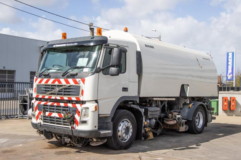 Volvo FM 340 - BUCHER SCHÖRLING 8000 - Makinë fshirëse për rrugët: foto 1 Volvo FM 340 - BUCHER SCHÖRLING 8000 - Makinë fshirëse për rrugët: foto 1