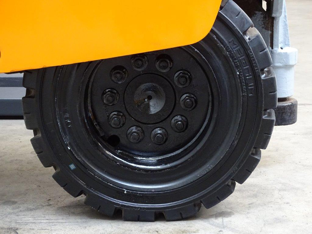 Hubtex DQ45-G - TRAVERSE - Pirun ritërheqës me 4 rrugë: foto 2 Hubtex DQ45-G - TRAVERSE - Pirun ritërheqës me 4 rrugë: foto 2