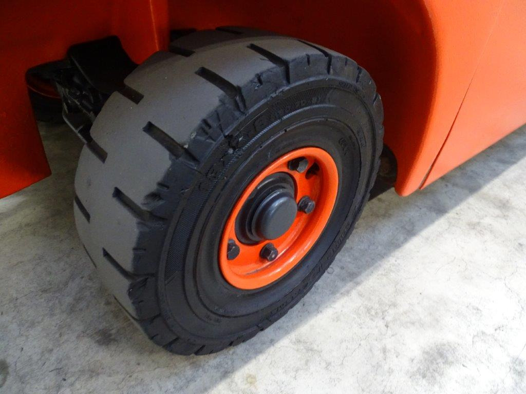 Linde H18D-01 - TRIPLEX - Pirun më naftë: foto 2 Linde H18D-01 - TRIPLEX - Pirun më naftë: foto 2