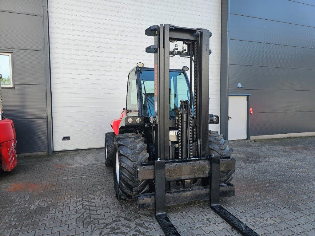 Manitou M50-4D - TRIPLEX- 4x4 - Ngarkues me pirun për terren të ashpër: foto 4 Manitou M50-4D - TRIPLEX- 4x4 - Ngarkues me pirun për terren të ashpër: foto 4
