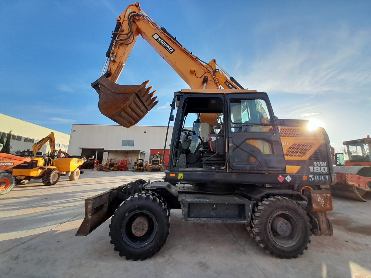 HYUNDAI HW180 - Ekskavator me goma: foto 4 HYUNDAI HW180 - Ekskavator me goma: foto 4