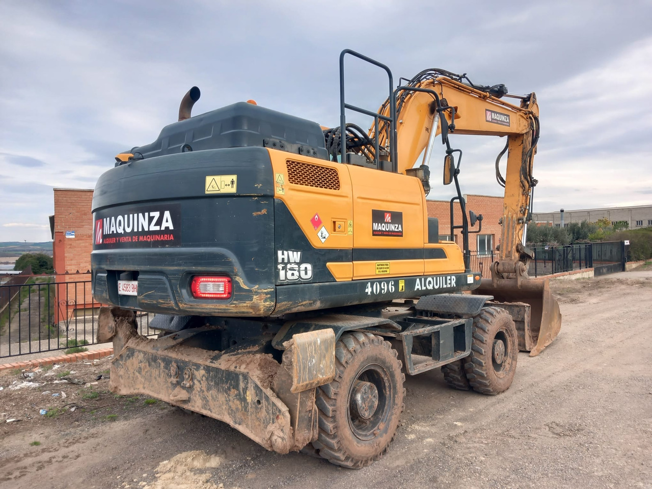 HYUNDAI HW180 - Ekskavator me goma: foto 5 HYUNDAI HW180 - Ekskavator me goma: foto 5