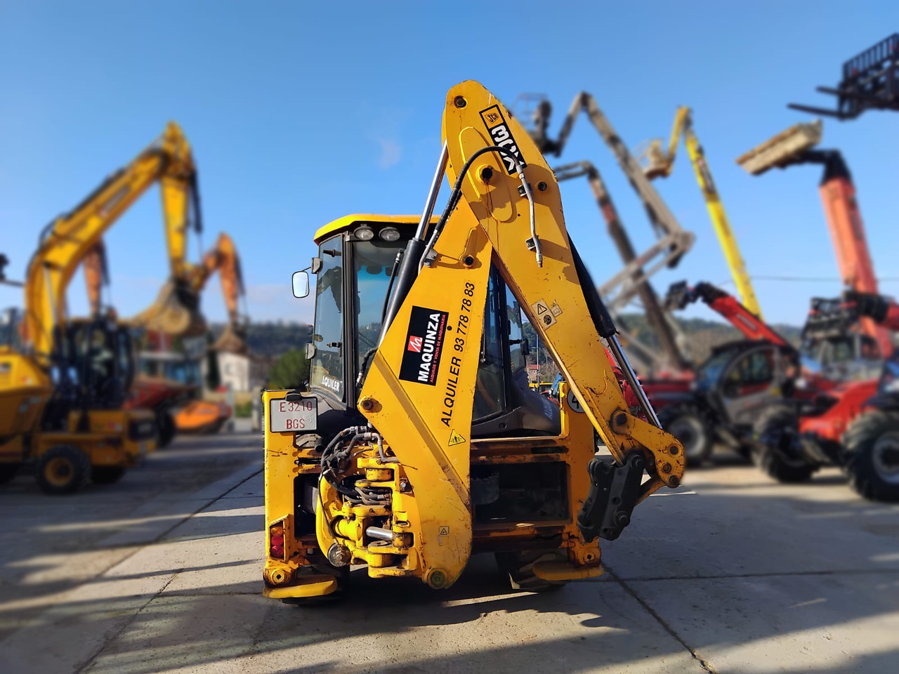 JCB 3CX-4T - Fadromë me shkarkim nga prapa: foto 2 JCB 3CX-4T - Fadromë me shkarkim nga prapa: foto 2