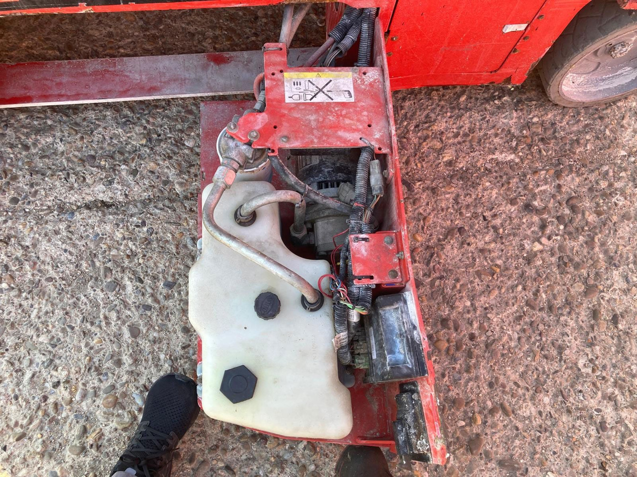 Ngritës gërshërë MANITOU 100SEC: foto 9 Ngritës gërshërë MANITOU 100SEC: foto 9