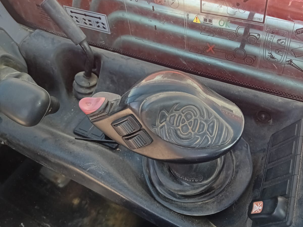 Ekskavator teleskopik MANITOU MT733 EASY 75D: foto 16 Ekskavator teleskopik MANITOU MT733 EASY 75D: foto 16