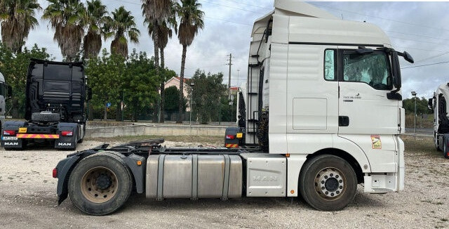 MAN TGX 18.480 4X2 BLS - Gjysmë-kamion: foto 4 MAN TGX 18.480 4X2 BLS - Gjysmë-kamion: foto 4