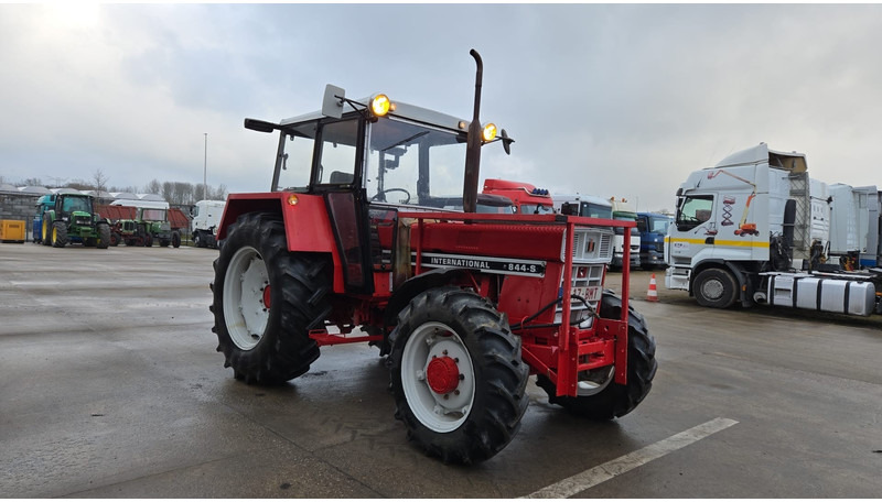Case International 844 S (4X4 / BELGIAN TRACTOR / PERFECT CONDITION / GEARBOX TOP CONDITION) - Traktor: foto 3 Case International 844 S (4X4 / BELGIAN TRACTOR / PERFECT CONDITION / GEARBOX TOP CONDITION) - Traktor: foto 3