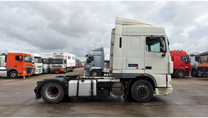 DAF XF 105.410 (BOITE MANUELLE / MANUAL GEARBOX) - Gjysmë-kamion: foto 3 DAF XF 105.410 (BOITE MANUELLE / MANUAL GEARBOX) - Gjysmë-kamion: foto 3