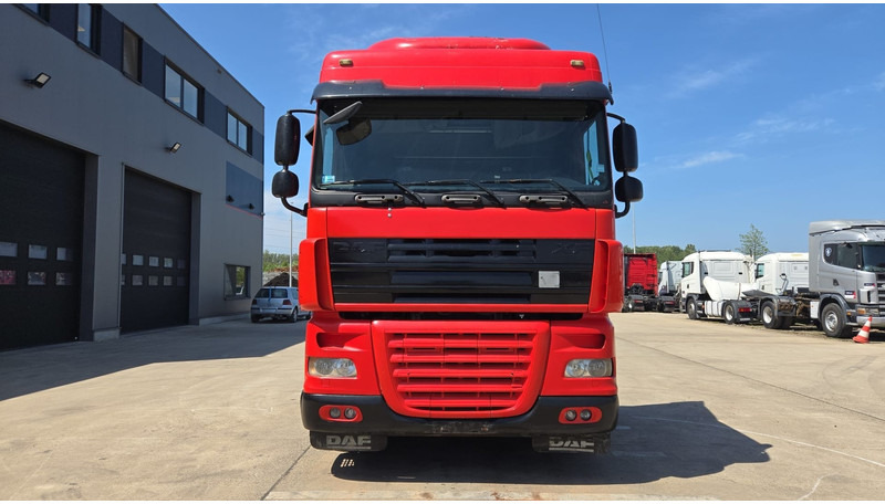 DAF XF 105.410 (BOITE MANUELLE / SUPER PROPRE !!! / TRES BONNE ETAT / AIRCO / MANUAL GEARBOX) - Gjysmë-kamion: foto 2 DAF XF 105.410 (BOITE MANUELLE / SUPER PROPRE !!! / TRES BONNE ETAT / AIRCO / MANUAL GEARBOX) - Gjysmë-kamion: foto 2