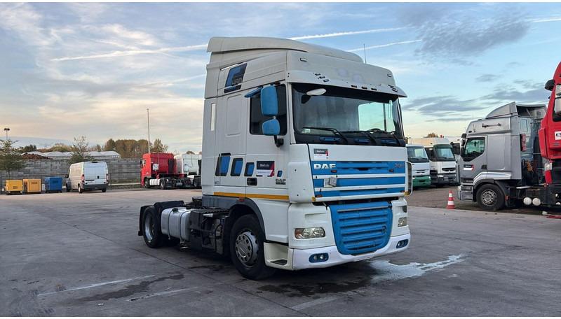 DAF XF 105.460 (BOITE MANUELLE / MANUAL GEARBOX) - Gjysmë-kamion: foto 3 DAF XF 105.460 (BOITE MANUELLE / MANUAL GEARBOX) - Gjysmë-kamion: foto 3
