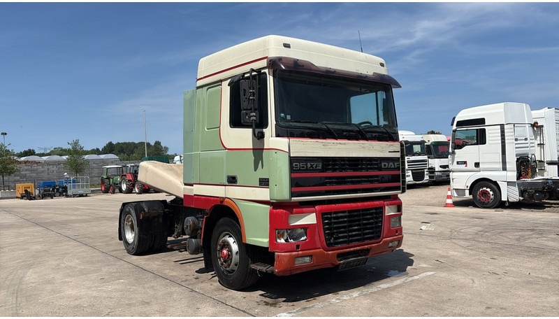 DAF XF 95.430 (EURO 3 / BOITE MANUELLE / MANUAL GEARBOX) - Gjysmë-kamion: foto 3 DAF XF 95.430 (EURO 3 / BOITE MANUELLE / MANUAL GEARBOX) - Gjysmë-kamion: foto 3