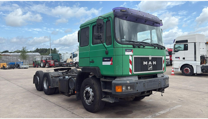 MAN 25.372 (6X2 / MANUAL PUMP / POMPE MANUELLE / 8 TYRES / 6 CYLINDERS) - Gjysmë-kamion: foto 3 MAN 25.372 (6X2 / MANUAL PUMP / POMPE MANUELLE / 8 TYRES / 6 CYLINDERS) - Gjysmë-kamion: foto 3