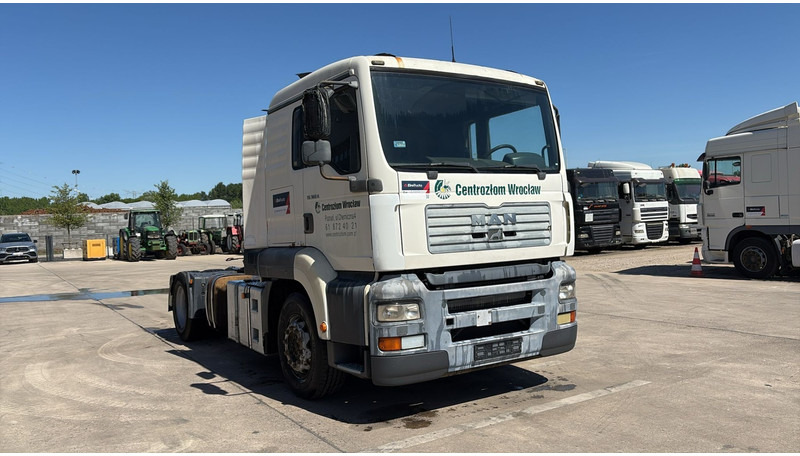 MAN TGA 18.360 (POMPE MANUELLE / MANUAL PUMP / MANUAL GEARBOX / GOOD CONDITION) - Gjysmë-kamion: foto 3 MAN TGA 18.360 (POMPE MANUELLE / MANUAL PUMP / MANUAL GEARBOX / GOOD CONDITION) - Gjysmë-kamion: foto 3
