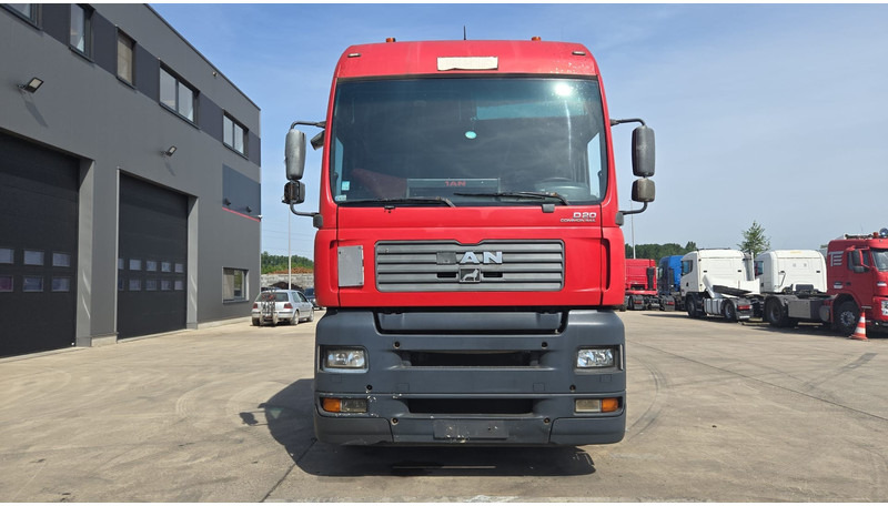MAN TGA 18.390 (BOITE MANUELLE / MANUAL GEARBOX / PTO / POMPE HYDRAULIQUE) - Gjysmë-kamion: foto 2 MAN TGA 18.390 (BOITE MANUELLE / MANUAL GEARBOX / PTO / POMPE HYDRAULIQUE) - Gjysmë-kamion: foto 2