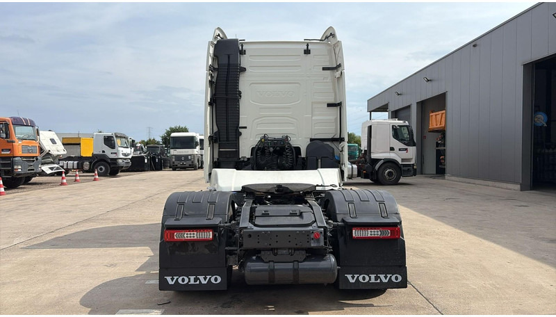 Volvo FH 460 (CHASSIS 2015 / PERFECT CONDITION / CLEAN CHASSIS) - Gjysmë-kamion: foto 5 Volvo FH 460 (CHASSIS 2015 / PERFECT CONDITION / CLEAN CHASSIS) - Gjysmë-kamion: foto 5