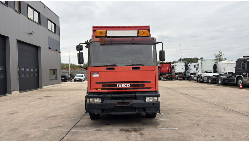 Iveco Eurotech 240 E 42 (POMPE MANUELLE / MANUAL PUMP / MANUAL GEARBOX / BOITE MANUELLE) - Kamion vetëshkarkues: foto 2 Iveco Eurotech 240 E 42 (POMPE MANUELLE / MANUAL PUMP / MANUAL GEARBOX / BOITE MANUELLE) - Kamion vetëshkarkues: foto 2