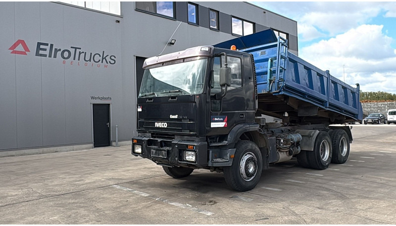 Iveco Eurotrakker 260 E 34 (POMPE MANUELLE / MANUAL PUMP / MANUAL GEARBOX / BOITE MANUELLE / LAMES) - Kamion vetëshkarkues: foto 1 Iveco Eurotrakker 260 E 34 (POMPE MANUELLE / MANUAL PUMP / MANUAL GEARBOX / BOITE MANUELLE / LAMES) - Kamion vetëshkarkues: foto 1