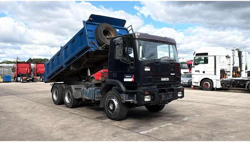 Iveco Eurotrakker 260 E 34 (POMPE MANUELLE / MANUAL PUMP / MANUAL GEARBOX / BOITE MANUELLE / LAMES) - Kamion vetëshkarkues: foto 5 Iveco Eurotrakker 260 E 34 (POMPE MANUELLE / MANUAL PUMP / MANUAL GEARBOX / BOITE MANUELLE / LAMES) - Kamion vetëshkarkues: foto 5