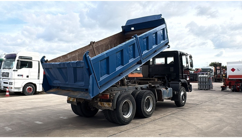 Iveco Eurotrakker 260 E 34 (POMPE MANUELLE / MANUAL PUMP / MANUAL GEARBOX / BOITE MANUELLE / LAMES) - Kamion vetëshkarkues: foto 4 Iveco Eurotrakker 260 E 34 (POMPE MANUELLE / MANUAL PUMP / MANUAL GEARBOX / BOITE MANUELLE / LAMES) - Kamion vetëshkarkues: foto 4