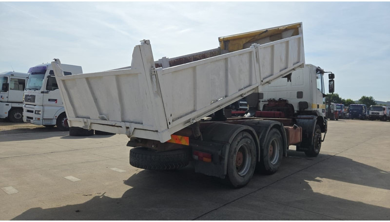Iveco Eurotrakker 260 E 37 (POMPE MANUELLE / MANUAL PUMP / BOITE MANUELLE / GRAND PONT / LAMES) - Kamion vetëshkarkues: foto 5 Iveco Eurotrakker 260 E 37 (POMPE MANUELLE / MANUAL PUMP / BOITE MANUELLE / GRAND PONT / LAMES) - Kamion vetëshkarkues: foto 5