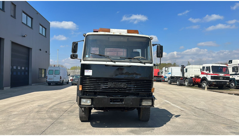 Iveco MAGIRUS 260 - 34 (LIVRAISON GRATUITE AU PORT D'ANVERS / POMPE MANUELLE) - Kamion vetëshkarkues: foto 2 Iveco MAGIRUS 260 - 34 (LIVRAISON GRATUITE AU PORT D'ANVERS / POMPE MANUELLE) - Kamion vetëshkarkues: foto 2