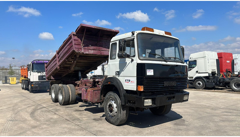 Iveco MAGIRUS 260 - 34 (LIVRAISON GRATUITE AU PORT D'ANVERS / POMPE MANUELLE) - Kamion vetëshkarkues: foto 4 Iveco MAGIRUS 260 - 34 (LIVRAISON GRATUITE AU PORT D'ANVERS / POMPE MANUELLE) - Kamion vetëshkarkues: foto 4