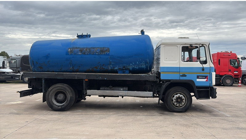 MAN 18.232 (MANUAL PUMP / POMPE MANUELLE / 11.000L) - Kamion me vakuum: foto 4 MAN 18.232 (MANUAL PUMP / POMPE MANUELLE / 11.000L) - Kamion me vakuum: foto 4
