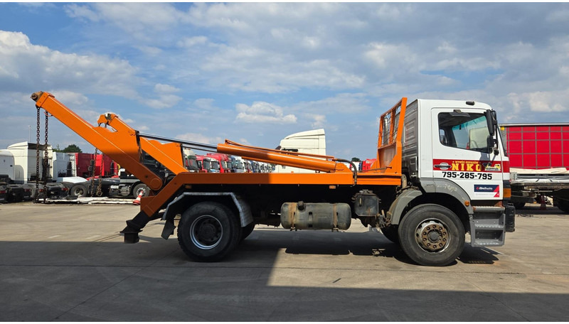Mercedes-Benz Atego 1823 (BIG AXLE / STEEL SUSP. / LAMES / BOITE MANUELLE / MANUAL GETRIEBE) - Transportjer kontejnerësh/ Kamion me karroceri të çmontueshme: foto 4 Mercedes-Benz Atego 1823 (BIG AXLE / STEEL SUSP. / LAMES / BOITE MANUELLE / MANUAL GETRIEBE) - Transportjer kontejnerësh/ Kamion me karroceri të çmontueshme: foto 4