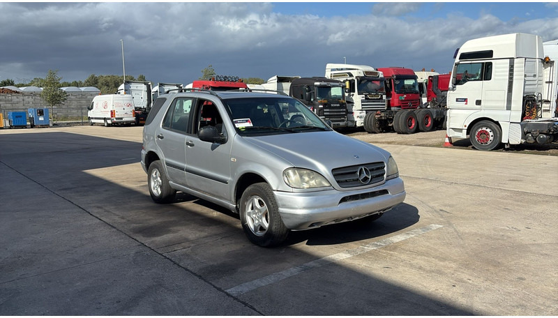 Mercedes-Benz M-Klasse ML 270 CDI - SUV: foto 3 Mercedes-Benz M-Klasse ML 270 CDI - SUV: foto 3
