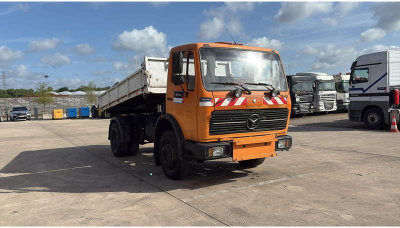 Mercedes-Benz SK 1628 (V8 / LAMES / GRAND PONT / POMPE MANUELLE) - Kamion vetëshkarkues: foto 3 Mercedes-Benz SK 1628 (V8 / LAMES / GRAND PONT / POMPE MANUELLE) - Kamion vetëshkarkues: foto 3