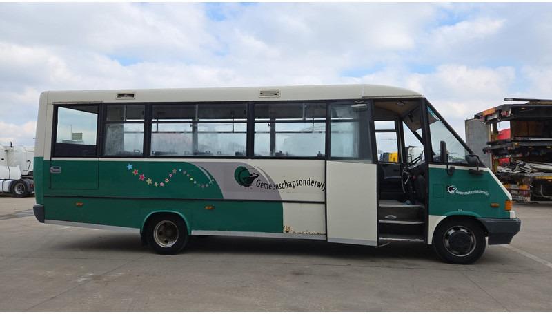 Mercedes-Benz Vario 614 (BELGIAN BUS / 34 SEATS / MANUAL PUMP / LAMES / STEEL SUSP.) - Autobus qyteti: foto 4 Mercedes-Benz Vario 614 (BELGIAN BUS / 34 SEATS / MANUAL PUMP / LAMES / STEEL SUSP.) - Autobus qyteti: foto 4