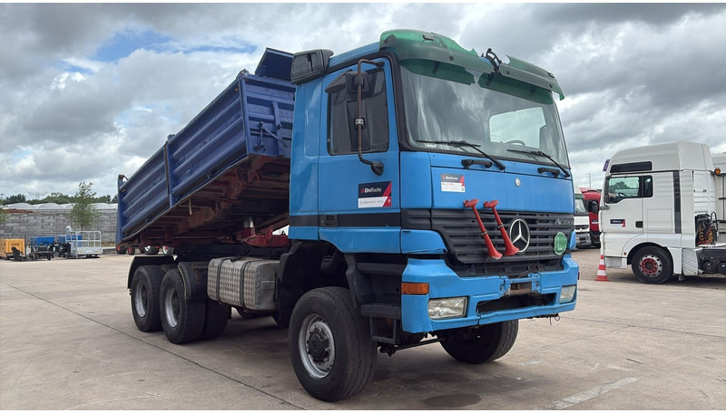 Mercedes-Benz actros 3340 (6X6 / BOITE MANUELLE /MANUAL GEARBOX / 3 PONTS / V6 / MP1) - Kamion vetëshkarkues: foto 3 Mercedes-Benz actros 3340 (6X6 / BOITE MANUELLE /MANUAL GEARBOX / 3 PONTS / V6 / MP1) - Kamion vetëshkarkues: foto 3