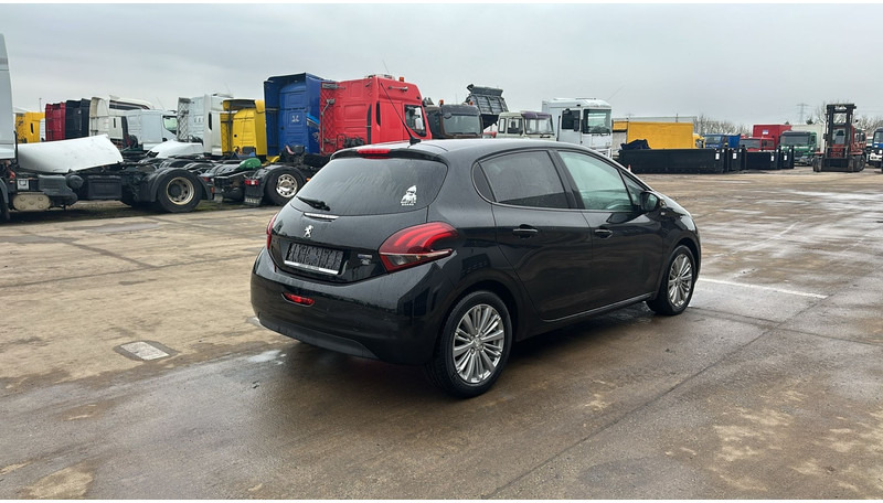 Peugeot 208 (BELGIAN CAR / AIRCO / 5 DOORS / PETROL) - Veturë: foto 5 Peugeot 208 (BELGIAN CAR / AIRCO / 5 DOORS / PETROL) - Veturë: foto 5