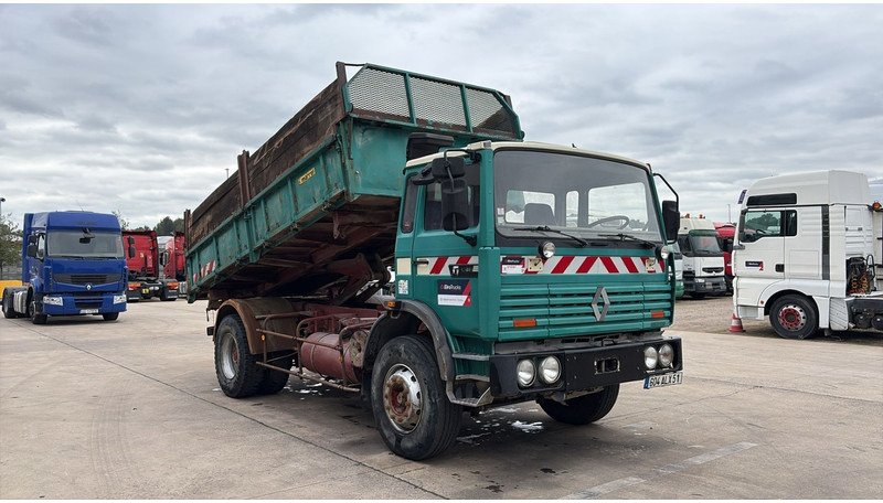 Renault G 300 Manager (LAMES / STEEL SUSP. / GRAND PONT / POMPE MANUELLE) - Kamion vetëshkarkues: foto 3 Renault G 300 Manager (LAMES / STEEL SUSP. / GRAND PONT / POMPE MANUELLE) - Kamion vetëshkarkues: foto 3