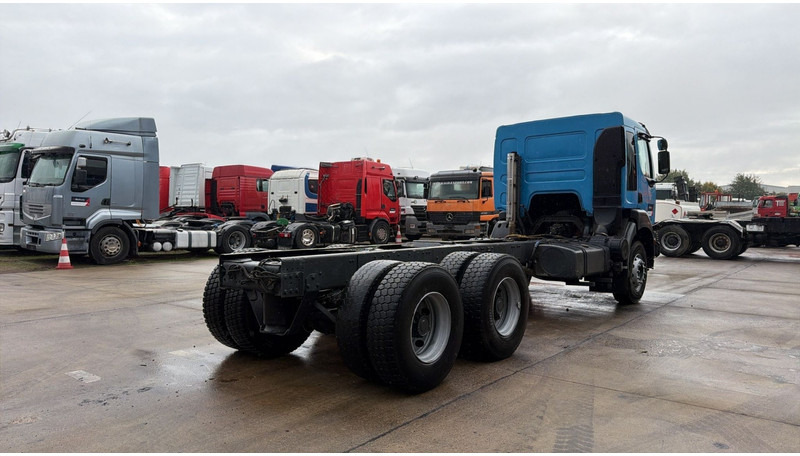 Renault KERAX 420 (LAMES / GRAND PONT / STEEL SUSP. / BIG AXLE / MANUAL GEARBOX / BOITE MANUELLE) - Kamion kabinë-shasi: foto 4 Renault KERAX 420 (LAMES / GRAND PONT / STEEL SUSP. / BIG AXLE / MANUAL GEARBOX / BOITE MANUELLE) - Kamion kabinë-shasi: foto 4