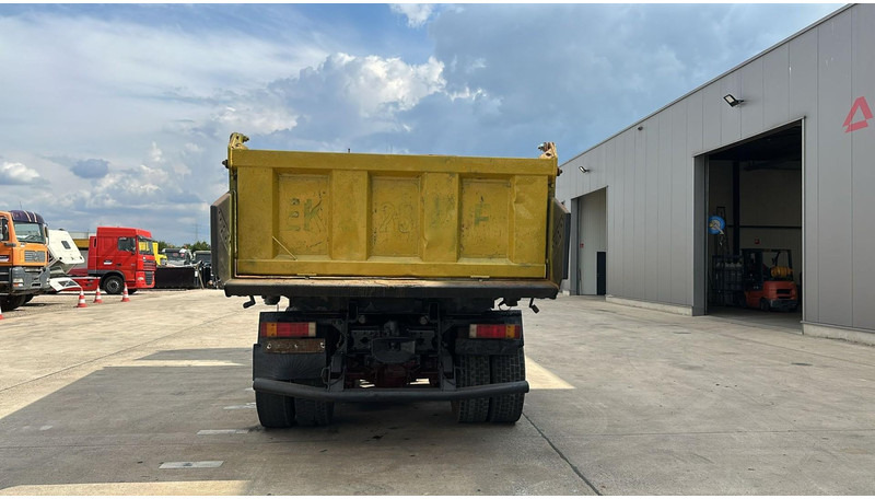 Renault Kerax 385 (POMPE MANUELLE / MANUAL PUMP / 6X4 / LAMES / GRAND PONT) - Kamion vetëshkarkues: foto 5 Renault Kerax 385 (POMPE MANUELLE / MANUAL PUMP / 6X4 / LAMES / GRAND PONT) - Kamion vetëshkarkues: foto 5