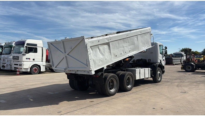 Scania 94 - 260 (BOITE MANUELLE / LAMES / STEEL SUSP. / 6X4 / MANUAL GEARBOX) - Kamion vetëshkarkues: foto 4 Scania 94 - 260 (BOITE MANUELLE / LAMES / STEEL SUSP. / 6X4 / MANUAL GEARBOX) - Kamion vetëshkarkues: foto 4