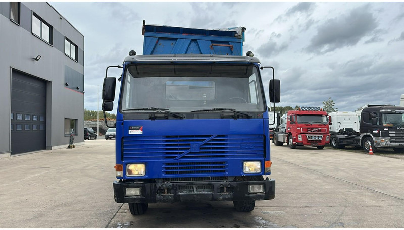 Volvo FL 12.380 (8X4 /STEEL SUSP. / BOITE MANUELLE / MANUAL GEARBOX) - Kamion vetëshkarkues: foto 2 Volvo FL 12.380 (8X4 /STEEL SUSP. / BOITE MANUELLE / MANUAL GEARBOX) - Kamion vetëshkarkues: foto 2