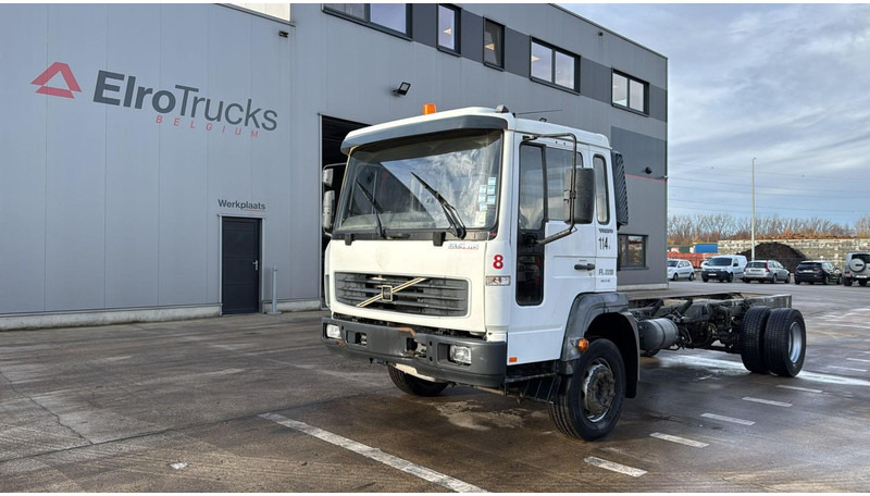 Volvo FL 220 (BELGIAN TRUCK / CAMION BELGE / MANUAL GEARBOX / BOITE MANUELLE) - Kamion kabinë-shasi: foto 1 Volvo FL 220 (BELGIAN TRUCK / CAMION BELGE / MANUAL GEARBOX / BOITE MANUELLE) - Kamion kabinë-shasi: foto 1