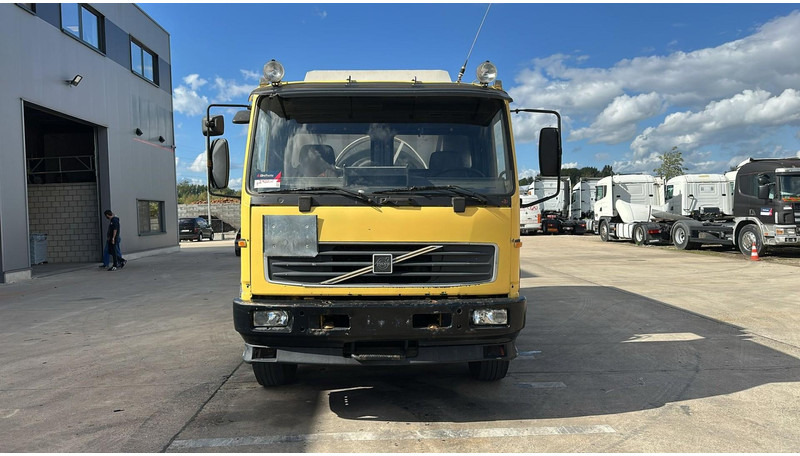 Volvo FL 6-18 (12400 LITERS / 3 COMPARTIMENTS / EURO 2 / STEEL SUSP. / LAMES) - Autobot: foto 2 Volvo FL 6-18 (12400 LITERS / 3 COMPARTIMENTS / EURO 2 / STEEL SUSP. / LAMES) - Autobot: foto 2