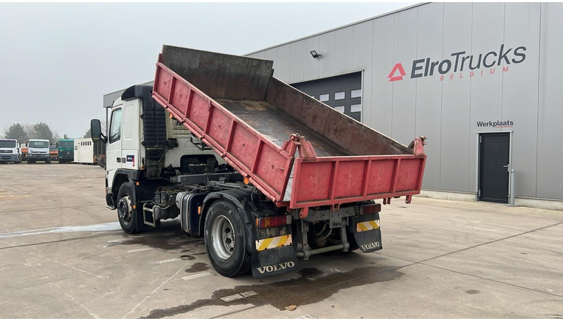 Volvo FM 10 - 320 (POMPE MANUELLE / MANUAL PUMP / MANUAL GEARBOX / BOITE MANUELLE) - Kamion vetëshkarkues: foto 4 Volvo FM 10 - 320 (POMPE MANUELLE / MANUAL PUMP / MANUAL GEARBOX / BOITE MANUELLE) - Kamion vetëshkarkues: foto 4