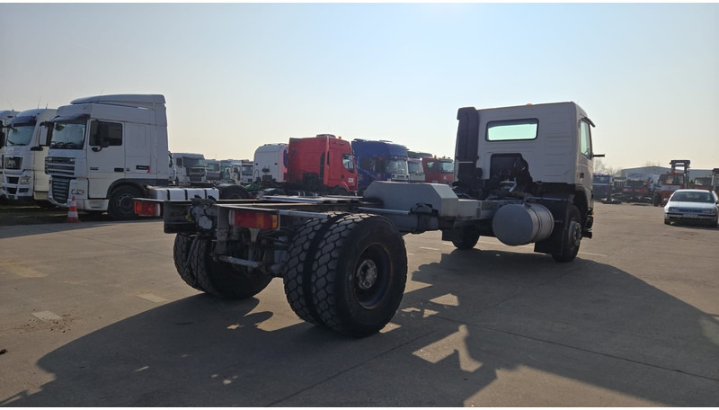 Volvo FM 7 - 290 (60.000 KM ORIGINAL !!! / POMPE MANUELLE / LAMES / GRAND PONT / EX AEROPORT) - Kamion kabinë-shasi: foto 3 Volvo FM 7 - 290 (60.000 KM ORIGINAL !!! / POMPE MANUELLE / LAMES / GRAND PONT / EX AEROPORT) - Kamion kabinë-shasi: foto 3
