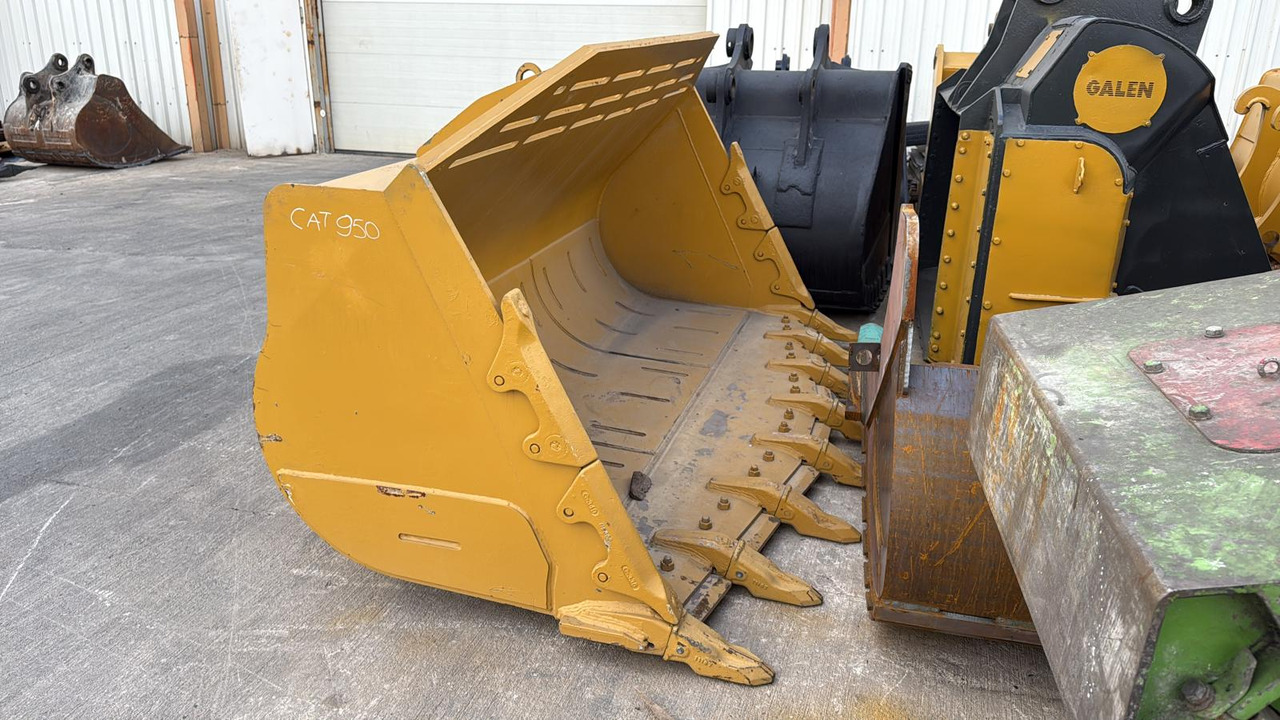 CAT 950 Rock Bucket - Fadrom me goma: foto 1 CAT 950 Rock Bucket - Fadrom me goma: foto 1