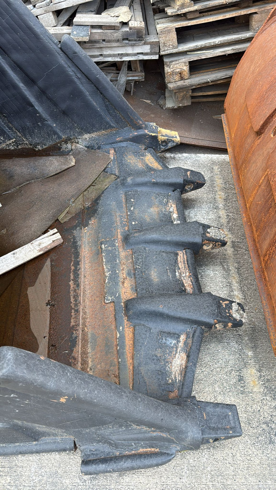 HITACHI ZX520/530 Cheap Second Hand Bucket - Kovë ekskavatori: foto 3 HITACHI ZX520/530 Cheap Second Hand Bucket - Kovë ekskavatori: foto 3