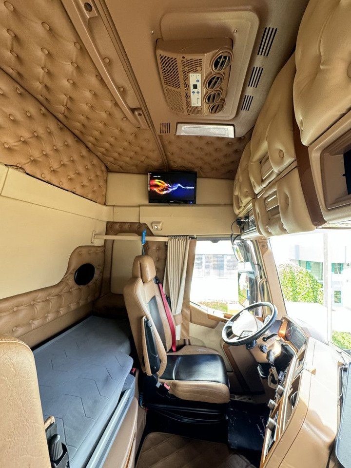 Renault T520 HIGHCAB TTC-Umbau 2-Tanks Retarder Standkli - Gjysmë-kamion: foto 1 Renault T520 HIGHCAB TTC-Umbau 2-Tanks Retarder Standkli - Gjysmë-kamion: foto 1